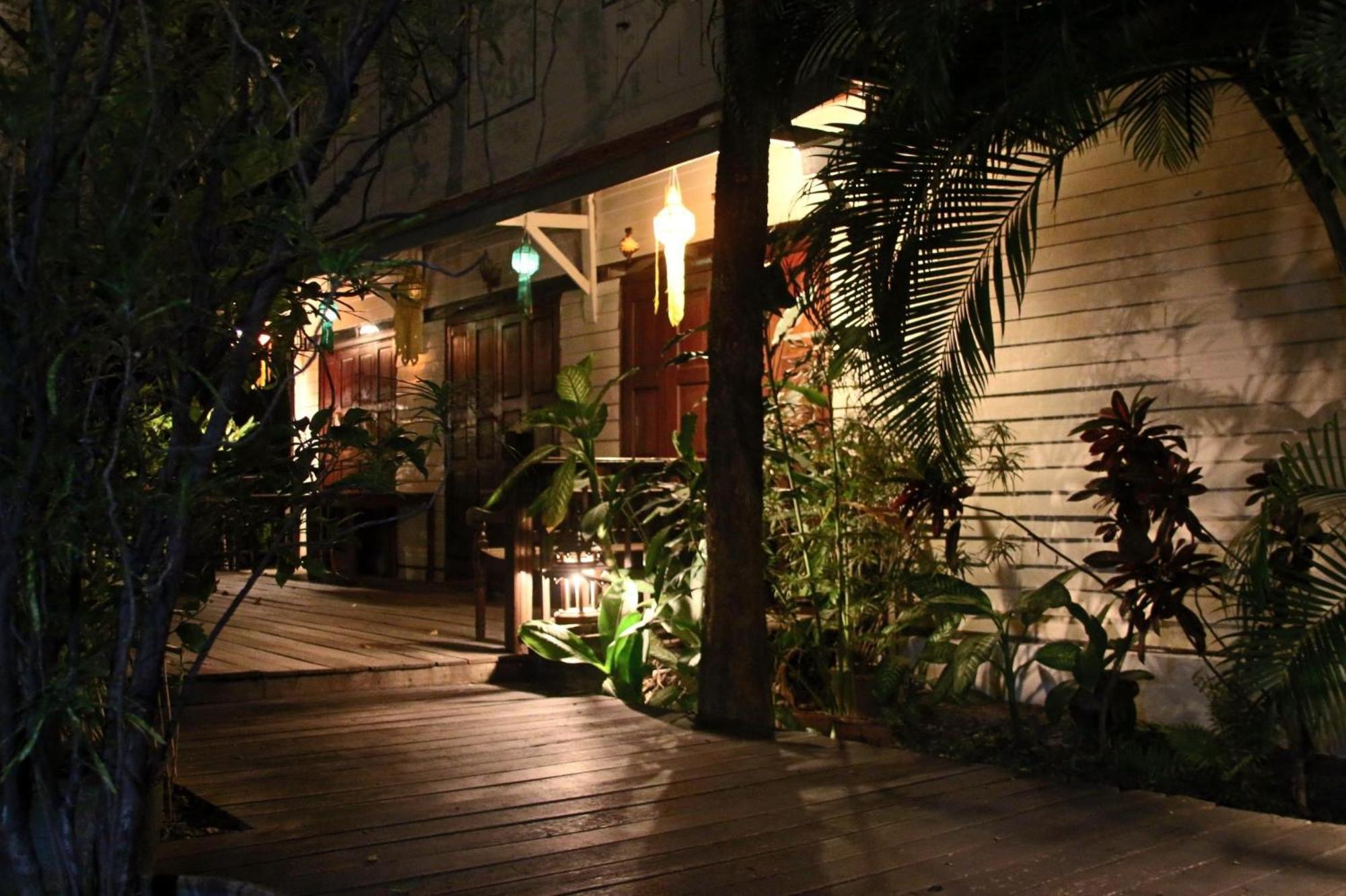 Baan Orapin Bed & Breakfast Chiang Mai Exterior photo